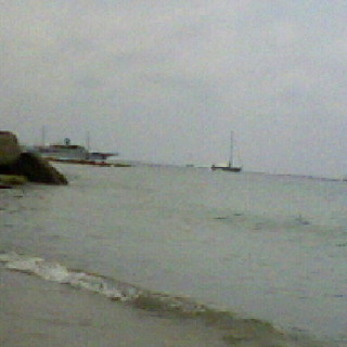 Ventimiglia: incidenti nel mare davanti alla spiaggia di Latte, una lettrice chiede che sia sorvegliata