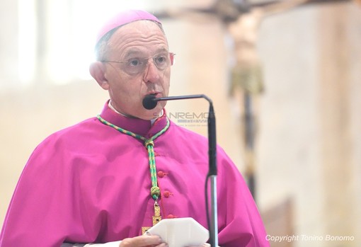 “Ridiamo l’acqua benedetta ai cristiani”, la presentazione del libro di don Giuseppe Puglisi domani alla Curia vescovile “Ridiamo l’acqua benedetta ai cristiani”, la presentazione del libro di don Giuseppe Puglisi domani alla Curia vescovile