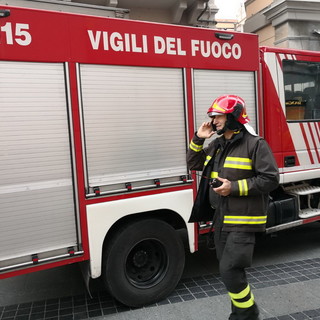 Imperia: intervento dei Vigili del Fuoco per un incendio di sterpaglie in regione 'Panegai'