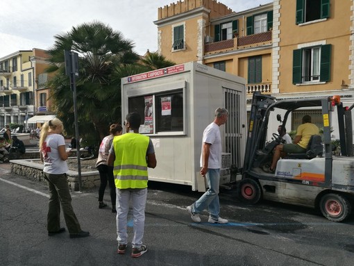 Ventimiglia: smontato il box della Croix Rouge davanti alla stazione ferroviaria. Progetto concluso, l’associazione monegasca continuerà ad operare al Campo Roja Ventimiglia: smontato il box della Croix Rouge davanti alla stazione ferroviaria. Progetto concluso, l’associazione monegasca continuerà ad operare al Campo Roja