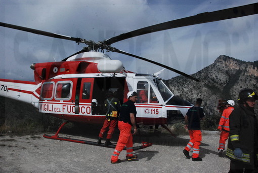 Acquetico: un uomo cade da un albero mentre lavora in campagna, portato in elicottero al 'Santa Corona' Acquetico: un uomo cade da un albero mentre lavora in campagna, portato in elicottero al 'Santa Corona'