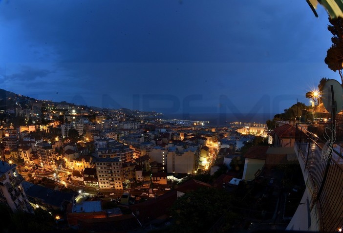 #Liguriadabaciare: inizia oggi dalla spiaggia di Sanremo la campagna social per San Valentino