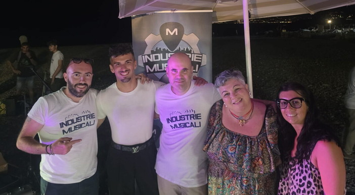 Ventimiglia, allo Scirocco Beach il saggio di fine anno di Industrie Musicali: sul palco 40 allievi tra musica, emozioni e applausi Ventimiglia, allo Scirocco Beach il saggio di fine anno di Industrie Musicali: sul palco 40 allievi tra musica, emozioni e applausi