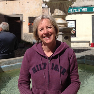 In &amp; Out: dall'Olanda ad Airole come "portinaia" del Paese. La storia di Sandra Van Bienen.