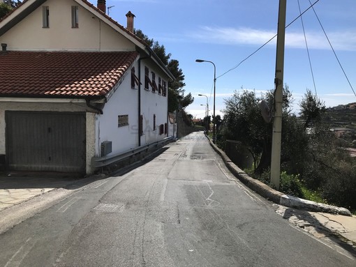 Il tratto di strada Bussana Vecchia che sarà allargato Il tratto di strada Bussana Vecchia che sarà allargato