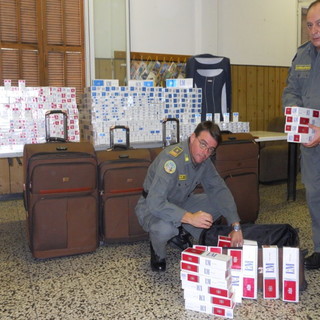 Ventimiglia: sequestrati 105 kg di sigarette di contrabbando e denunciati tre corrieri romeni, tra cui una minorenne