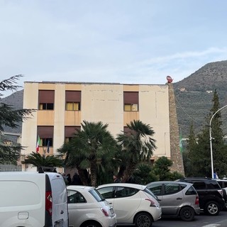 Taggia: non solo murales per la scuola Soleri, Conio "Finanziamenti per efficientamento energetico e rifare facciata"