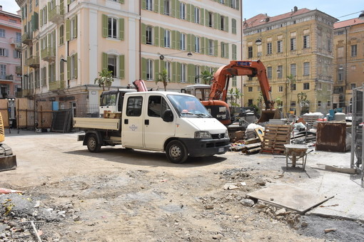 Il cantiere di via Mameli e piazza Borea d'Olmo