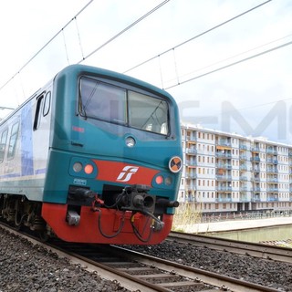 Vallecrosia: donna si getta sotto il treno insieme al cane, muoiono entrambi sul colpo