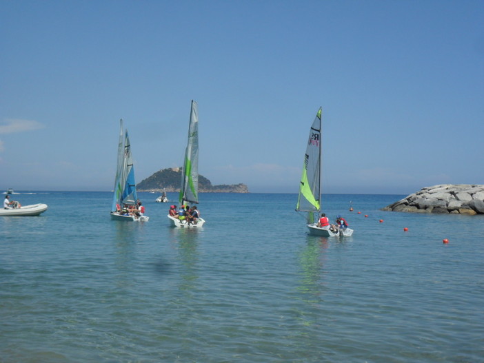 Il Circolo Nautico al Mare di Alassio: una settimana di attività nautiche per i bimbi delle elementari Il Circolo Nautico al Mare di Alassio: una settimana di attività nautiche per i bimbi delle elementari