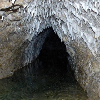 Sopralluogo della Regione dopo l'esposto del M5S: la grotta sotto Collette Ozotto non è a rischio