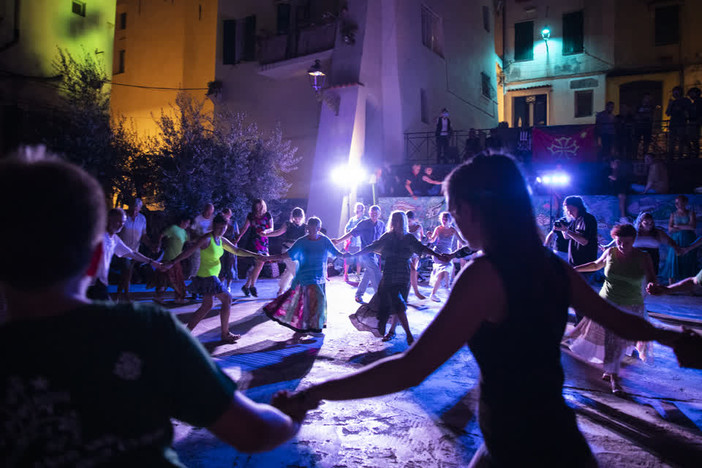 Sanremo è pronta per Scambi Festival: tre giorni di incontri, idee, musica e laboratori nella Pigna (video) Sanremo è pronta per Scambi Festival: tre giorni di incontri, idee, musica e laboratori nella Pigna (video)