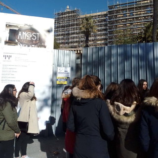 Gli studenti del corso Turistico del Fermi di Ventimiglia nel progetto 'Cicerone x un giorno: discovering Bordighera' Gli studenti del corso Turistico del Fermi di Ventimiglia nel progetto 'Cicerone x un giorno: discovering Bordighera'