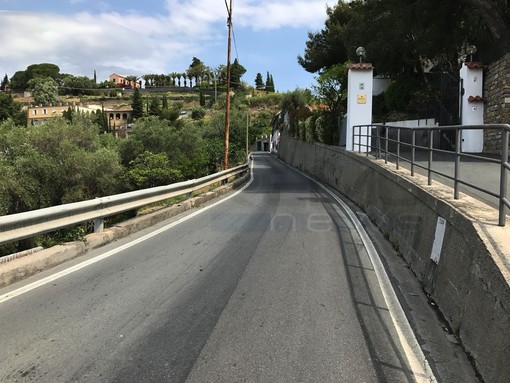 Il tratto di strada che sarà allargato Il tratto di strada che sarà allargato