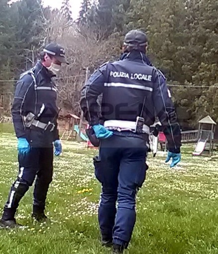 Sanremo: Pasquetta surreale ma obbediente oggi a San Romolo, la Municipale ha controllato la situazione (Foto) Sanremo: Pasquetta surreale ma obbediente oggi a San Romolo, la Municipale ha controllato la situazione (Foto)