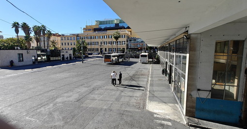 Sanremo: la frazione di Verezzo senza collegamenti, cittadini bloccati senza autobus per lavoro e scuola Sanremo: la frazione di Verezzo senza collegamenti, cittadini bloccati senza autobus per lavoro e scuola