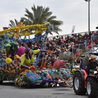 Sanremo: città invasa dai turisti per il Corso Fiorito, bar e ristoranti pieni per la soddisfazione delle associazioni di categoria. Ma c’è ancora qualcuno che tiene chiuso