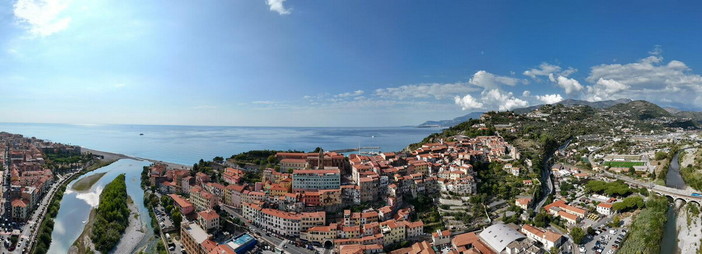 Natale 2025: gli auguri dell'Auser di Ventimiglia in occasione delle festività di fine anno