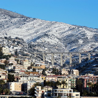 Sanremo: ad agosto con oltre 30 gradi in consiglio si parla del sale contro la 'forte nevicata in atto' Sanremo: ad agosto con oltre 30 gradi in consiglio si parla del sale contro la 'forte nevicata in atto'