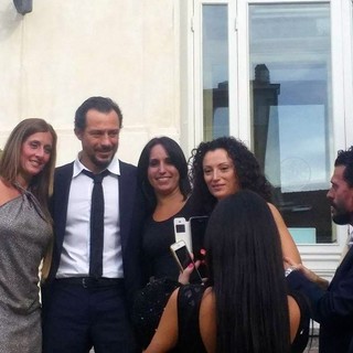 Sanremo: grande accoglienza di fan e comparse per Stefano Accorsi al Casinò, oggi le riprese del nuovo film di Sergio Castellitto (foto)