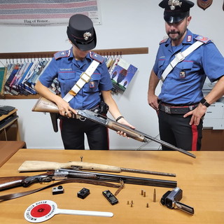 Taggia: scoppia lite in casa, arrivano i Carabinieri e scoprono arsenale