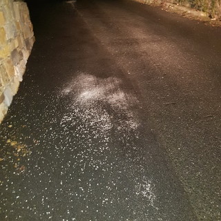 Imperia: proseguono gli interventi per limitare il pericolo ghiaccio, al lavoro il Comune e la Provincia (Foto e Video)