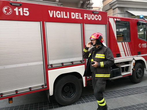 Imperia: intervento dei Vigili del Fuoco per un incendio di sterpaglie in regione 'Panegai'