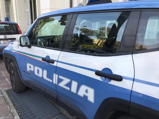 Imperia: rubano scooter in mezza provincia e uno spaccia hashish, due giovani fermati dalla Polizia