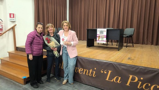 Ospedaletti, Stefania Bertola presenta "La rosa e la spina" al Festival delle Ragazze (Video)