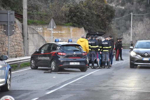 Taggia: lascia l'auto sul viadotto e si getta facendo un volo di 50 metri, uomo si toglie la vita (Foto) Taggia: lascia l'auto sul viadotto e si getta facendo un volo di 50 metri, uomo si toglie la vita (Foto)