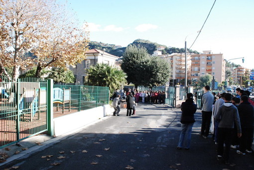 Vallecrosia: il Sindaco Giordano conferma, lunedì via ai lavori dell'area 'sicura' per le scuole di via San Rocco Vallecrosia: il Sindaco Giordano conferma, lunedì via ai lavori dell'area 'sicura' per le scuole di via San Rocco