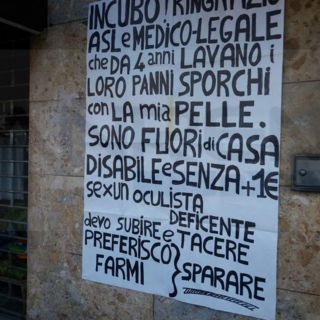 Ventimiglia: Vincenzo Mercurio torna ad incatenarsi nei pressi del comune, per chiedere giustizia