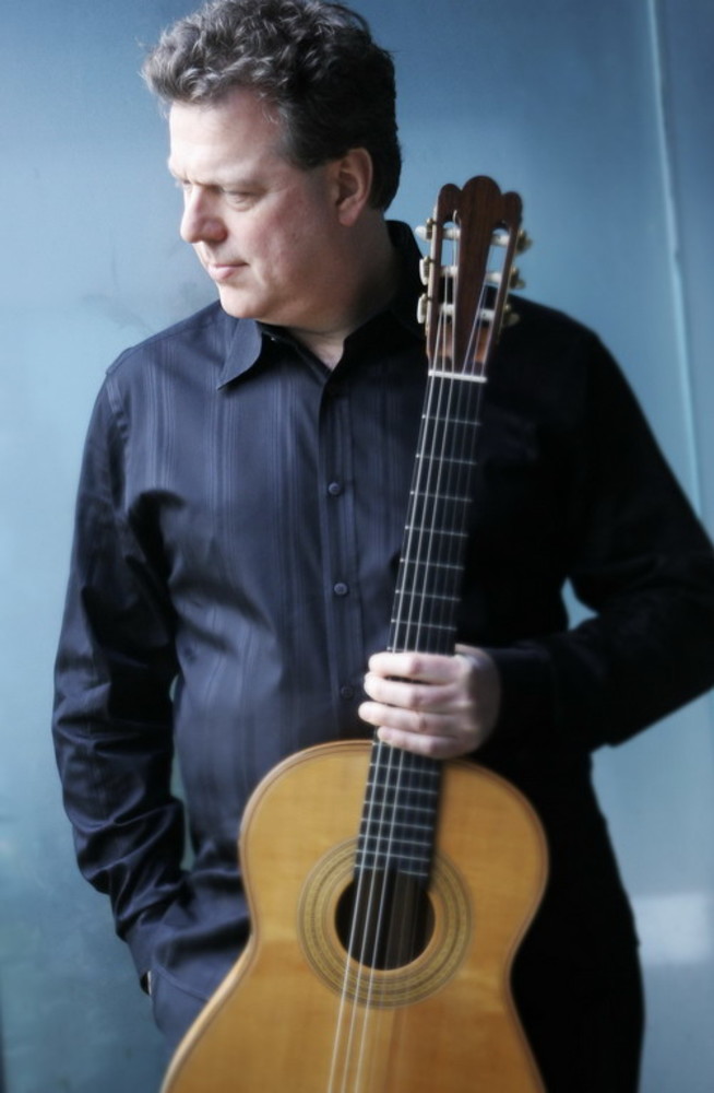 Il 13° Festival Internazionale Piani Musicali ospita sabato il grande chitarrista inglese Tom Kerstens Il 13° Festival Internazionale Piani Musicali ospita sabato il grande chitarrista inglese Tom Kerstens