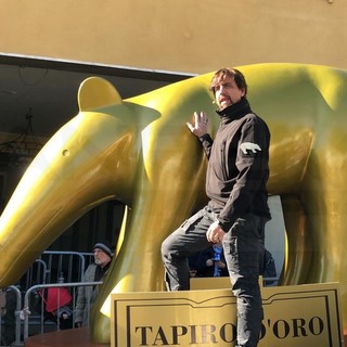 #Sanremo2019: Striscia la Notizia e Valerio Staffelli tornano alla carica con il 'Tapiro' per Baglioni (Foto e Video)