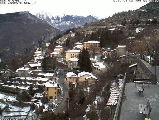 La neve questa mattina a Triora La neve questa mattina a Triora