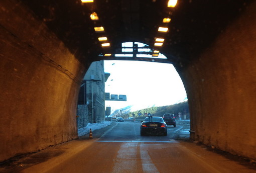 Da oggi tunnel di Tenda aperto: nessuno stop in vista dell'estate, ma preoccupazione tra commercianti e operatori turistici