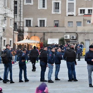 Sanremo: i tifosi del Basilea in città per seguire il match di Nizza, in piazza Borea D'Olmo un maxischermo (Foto e Video) Sanremo: i tifosi del Basilea in città per seguire il match di Nizza, in piazza Borea D'Olmo un maxischermo (Foto e Video)