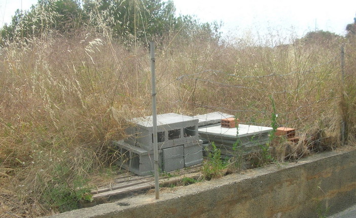 Bordighera: amianto abbandonato nella zona di Montenero, al Comune costerà 16.500 euro la rimozione Bordighera: amianto abbandonato nella zona di Montenero, al Comune costerà 16.500 euro la rimozione
