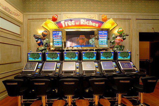 Compleanno fortunato al Casinò, la dea bendata regala 11mila euro Compleanno fortunato al Casinò, la dea bendata regala 11mila euro