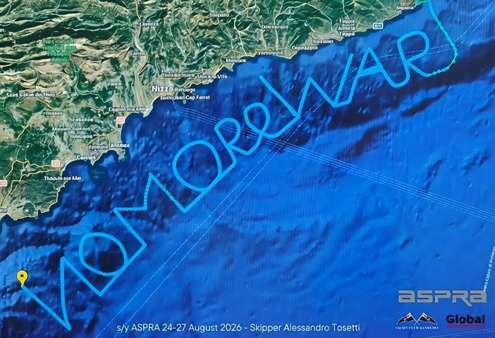 "No More War", la scritta contro la guerra disegnata sul mare da Alessandro Tosetti con Aspra "No More War", la scritta contro la guerra disegnata sul mare da Alessandro Tosetti con Aspra