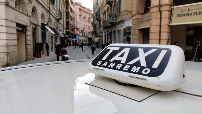Decreto concorrenza: Toti “Siamo molto preoccupati per il comparto dei taxi liguri”