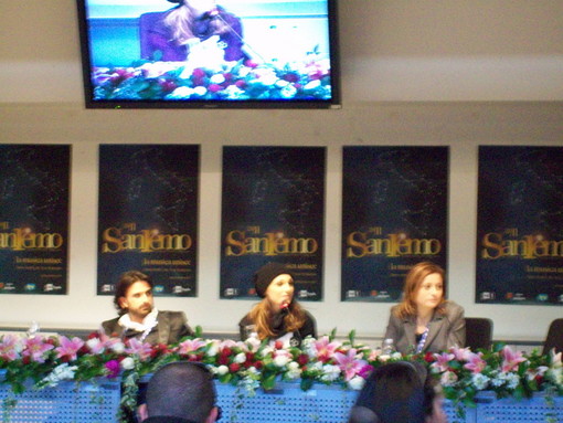 Festival di Sanremo 2011: Anna Tatangelo, un po' Lady Tata e un po' Sora Tata