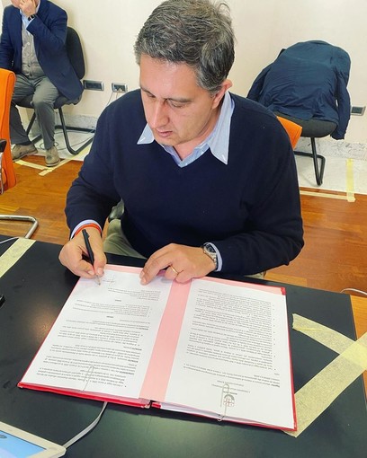 Emergenza Coronavirus: Toti "Chiederemo ai sindaci di individuare e chiudere tutti i luoghi atti a creare assembramenti di qualsiasi genere” Emergenza Coronavirus: Toti "Chiederemo ai sindaci di individuare e chiudere tutti i luoghi atti a creare assembramenti di qualsiasi genere”
