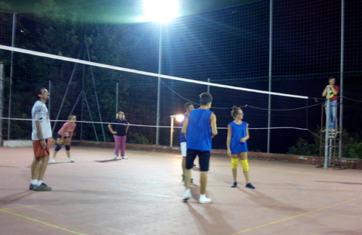 Sanremo: torneo di volley alternato a momenti di preghiera da ieri sera alla 'Villetta' Sanremo: torneo di volley alternato a momenti di preghiera da ieri sera alla 'Villetta'