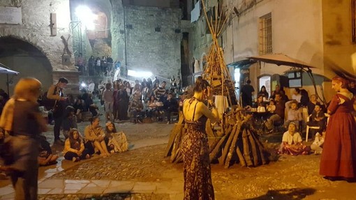 Grande successo nell'ultimo fine settimana per 'Triora Litha', la festa del calendario arcaico per celebrare il solstizio d'estate (Foto e Video)