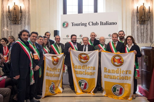 Enel regala ai Comuni ‘Bandiera Arancione’ le colonnine per la ricarica delle auto elettriche (Video)