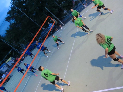 Villa Viani: in attesa della 'Sagra della Lumaca e dello spiedino' uno scoppiettante torneo di volley Villa Viani: in attesa della 'Sagra della Lumaca e dello spiedino' uno scoppiettante torneo di volley