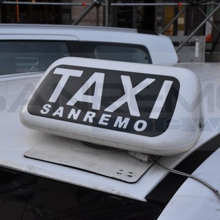 Sanremo: i tassisti di piazza Colombo si preparano per la settimana del Festival “Avremo qualche difficoltà con i clienti abituali, ma siamo positivi” (Video)