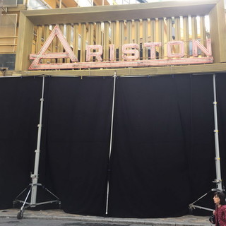 Sanremo: drappo nero sul Teatro Ariston per evitare obiettivi 'indiscreti' alle riprese del film su Dalidà Sanremo: drappo nero sul Teatro Ariston per evitare obiettivi 'indiscreti' alle riprese del film su Dalidà