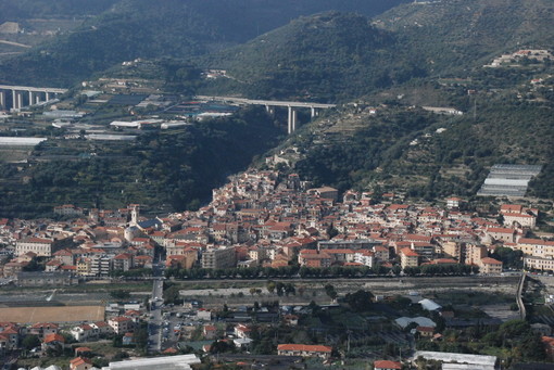 Taggia: numerosi episodi di vandalismo contro delle auto posteggiate, la responsabilità potrebbe essere di un gruppo di ragazzini